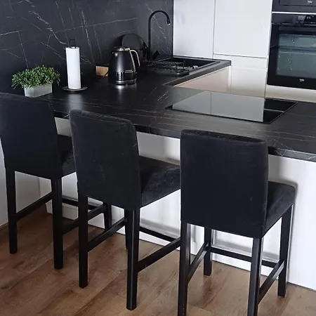 公寓 Regal Park 33 *