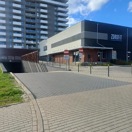 Regal Park 33 *